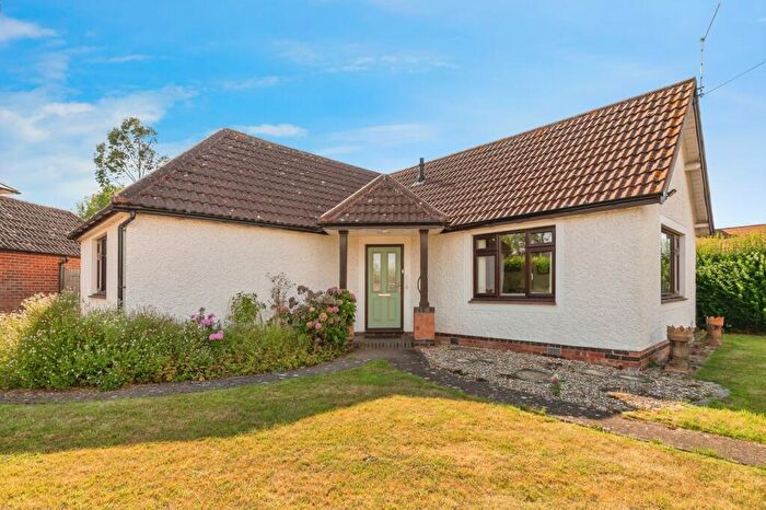 2 Bedroom Bungalow For Sale In Tithby Road, Bingham, Nottingham, Nottinghamshire, NG13