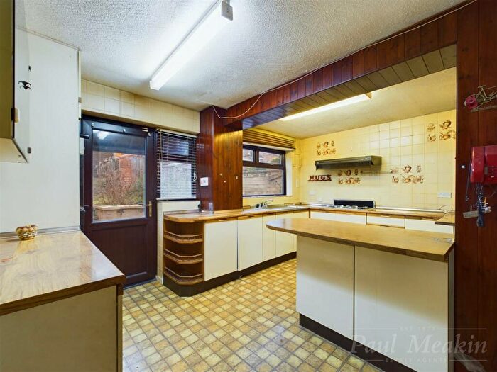 3 Bedroom Link Detached House For Sale In Goldfinch Road, South Croydon, CR2