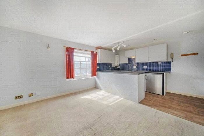 1 Bedroom Flat To Rent In Reading Road, Henley-On-Thames, RG9