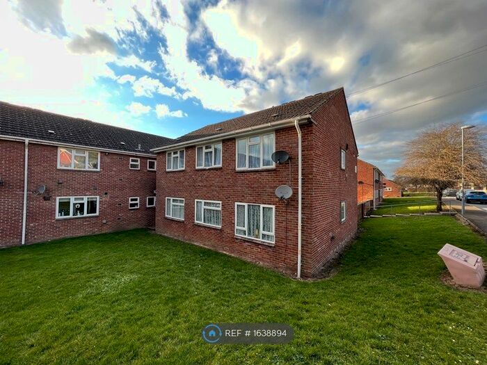 2 Bedroom Flat To Rent In Hyde Road, Gillingham, SP8