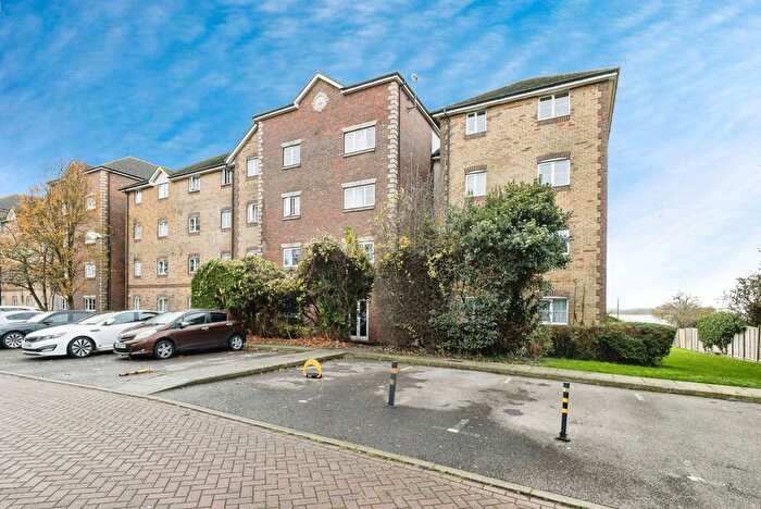 2 Bedroom Flat For Sale In Harrisons Wharf, Purfleet-On-Thames, Essex, RM19