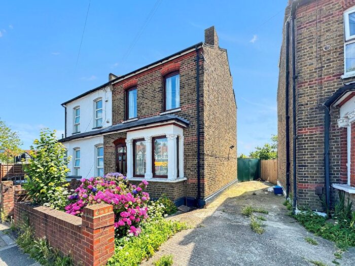 3 Bedroom Semi-Detached House To Rent In Vicarage Farm Road, Hounslow, TW3