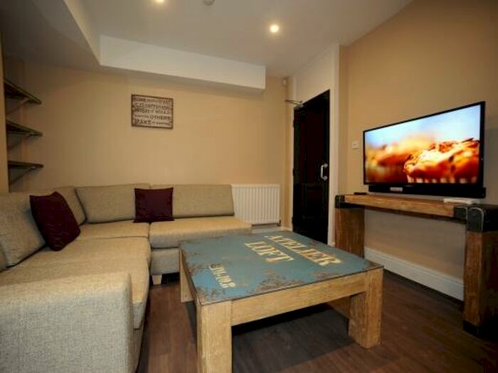 4 Bedroom Terraced House To Rent In Victoria Street, Exeter, EX4