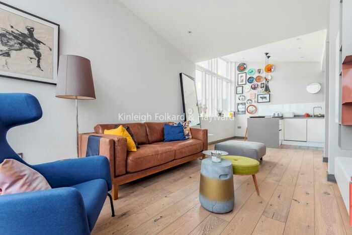 2 Bedroom Flat To Rent In Langtry Court, Brockley, SE4