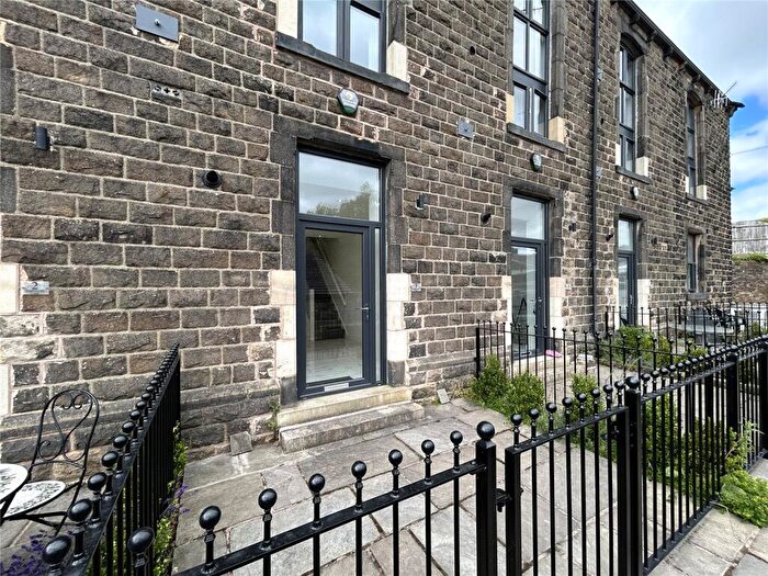 4 Bedroom Town House For Sale In Sandy Lane, Dobcross, Saddleworth, OL3