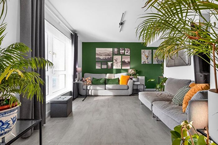 3 Bedroom Terraced House For Sale In Ryehill Road, Glasgow, G21