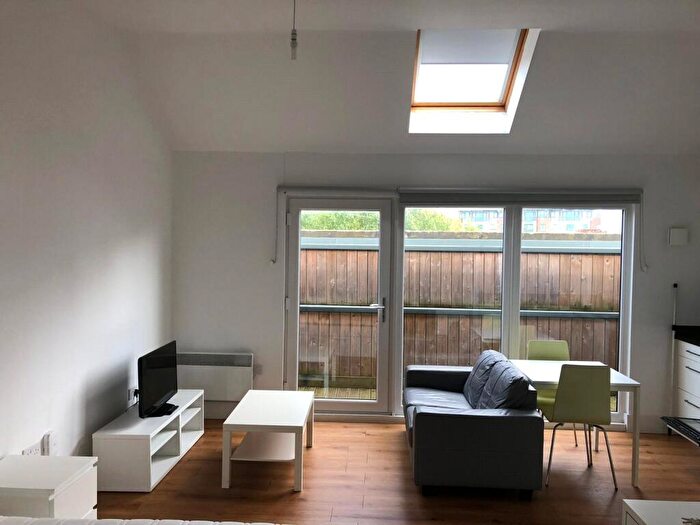 Flat To Rent In Town Hall, Bexley Square, Salford, Manchester, M3