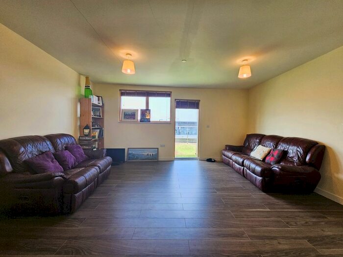 3 Bedroom Flat To Rent In Deepak House, Garratt Lane, London, SW17