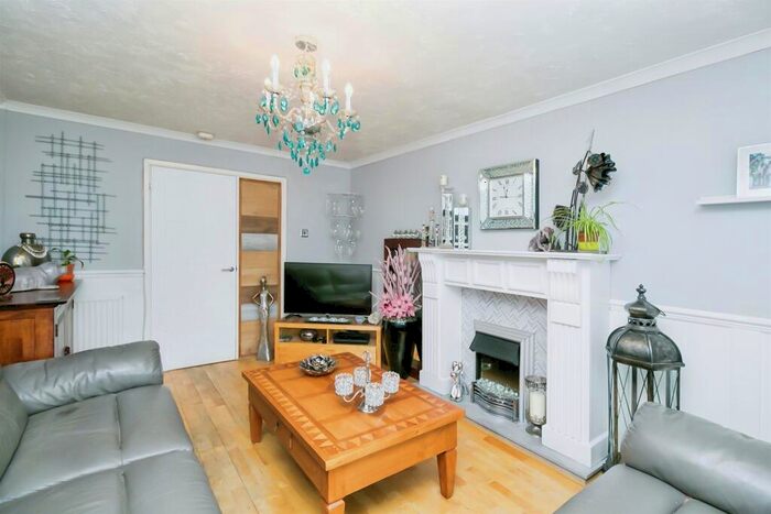 4 Bedroom Detached House For Sale In The Heathers, Barry, CF62