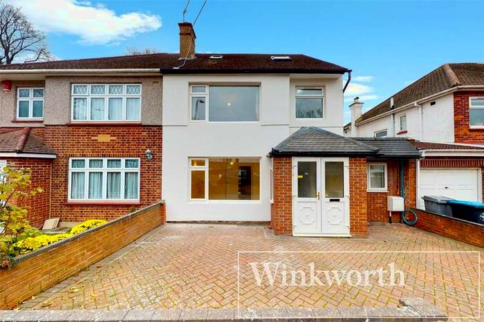 3 Bedroom Flat To Rent In Regal Way, Harrow, Middlesex, HA3