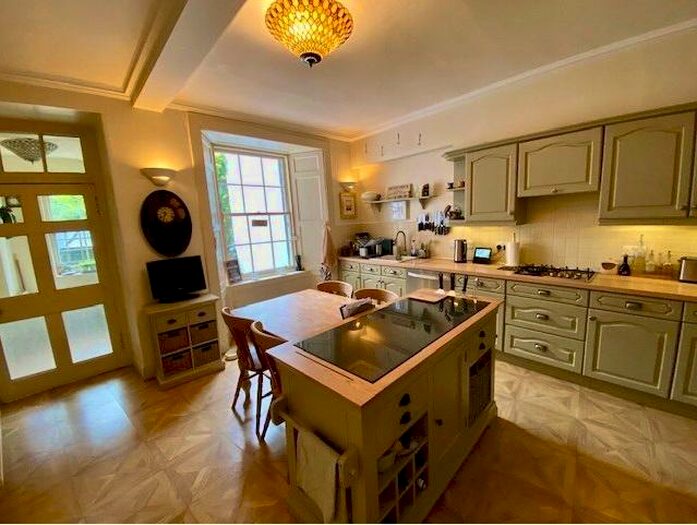 3 Bedroom Flat To Rent In Drummond Place, Edinburgh, EH3