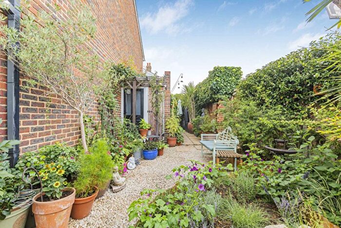 3 Bedroom Property For Sale In Parrs Place, Hampton, TW12