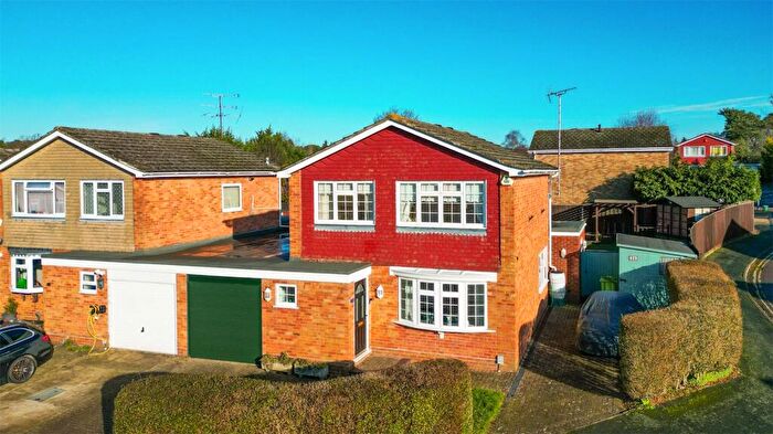 3 Bedroom Detached House For Sale In Blythwood Drive, Frimley, Camberley, Surrey, GU16