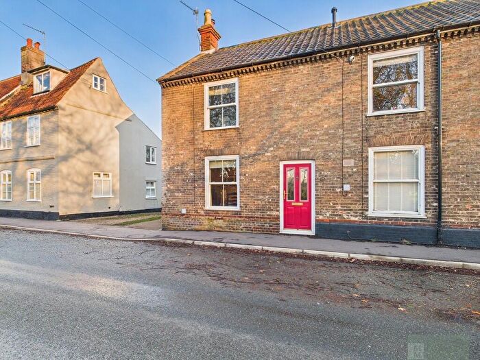 2 Bedroom Semi Detached House For Sale In Ditchingham Dam, Bungay, NR35