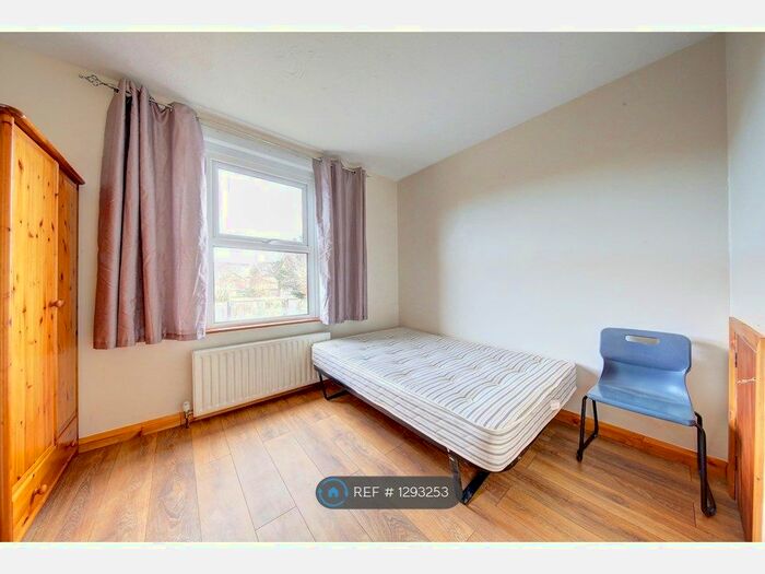 4 Bedroom End Of Terrace House To Rent In East Road, Kingston Upon Thames KT2