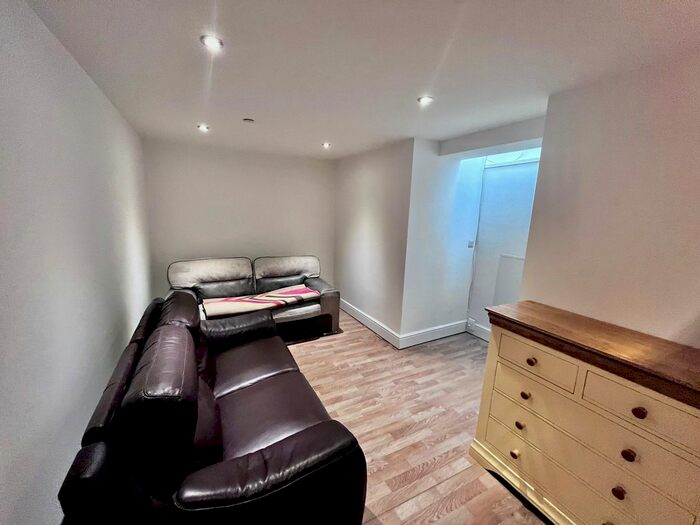 1 Bedroom Flat To Rent In Walter Road, Swansea, SA1