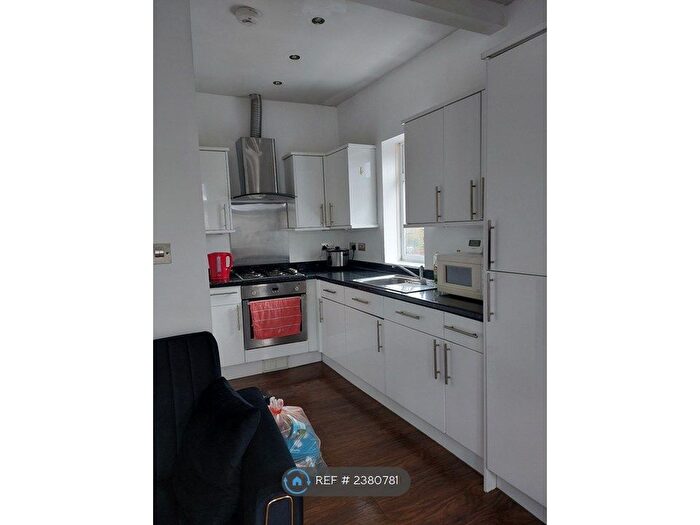 2 Bedroom Flat To Rent In Bickersteth Road, London, SW17