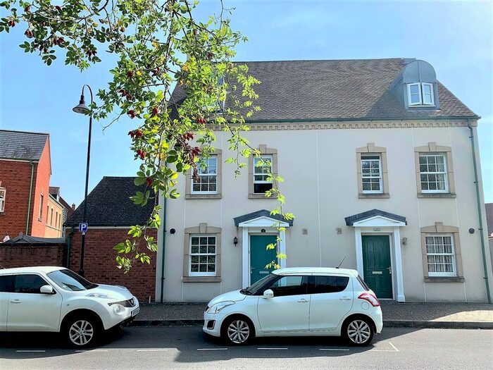 3 Bedroom Semi-Detached House To Rent In Langdean Road, Swindon, SN1