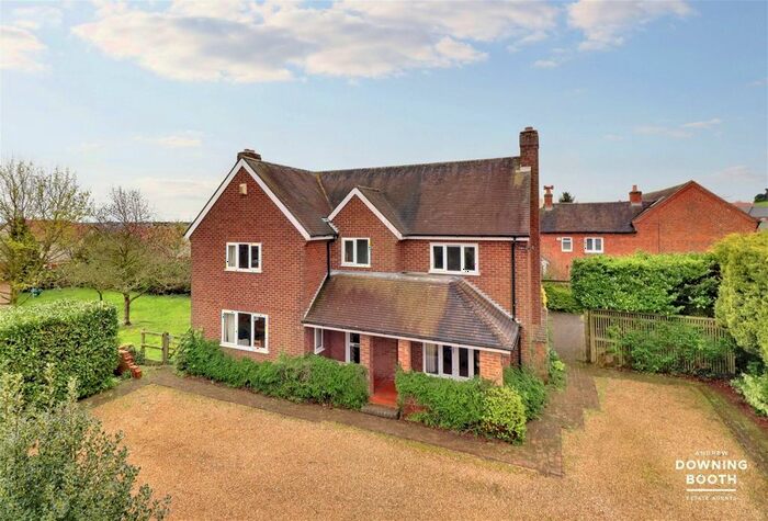 4 Bedroom Detached House For Sale In Claypit Lane, Lichfield, WS14