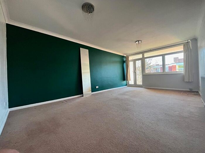 2 Bedroom Apartment To Rent In Outram Road, Southsea, Hampshire, PO5