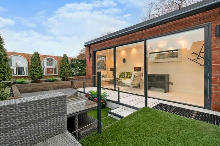 2 Bedroom House To Rent In Castle Street, Saffron Walden, CB10