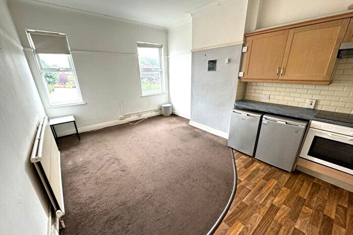 4 Bedroom Apartment To Rent In Otley Road, Headingley, Leeds, LS16