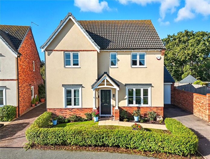 4 Bedroom Detached House For Sale In Oak Crescent, Wickford, Essex, SS11