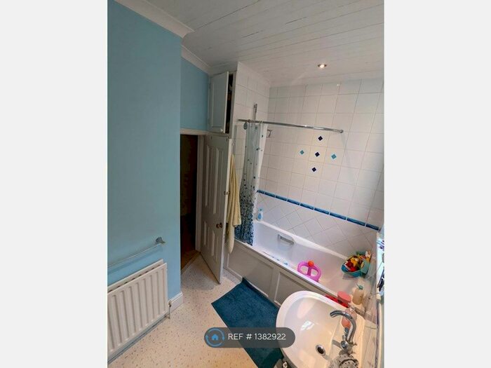 2 Bedroom Flat To Rent In St Mary's Road, London, W5