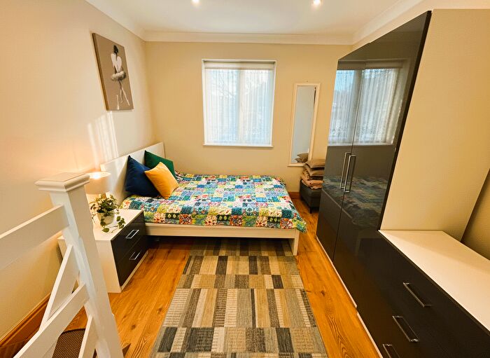 1 Bedroom Maisonette To Rent In Harp Road, Ealing, London, W7