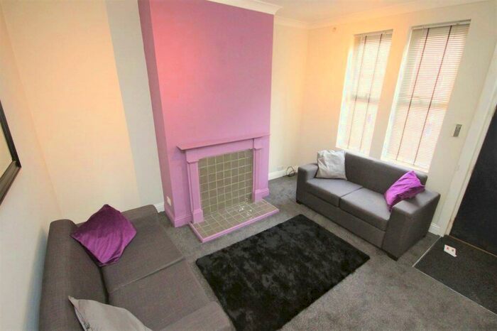 2 Bedroom Terraced House To Rent In Autumn Place, Hyde Park, Leeds, LS6