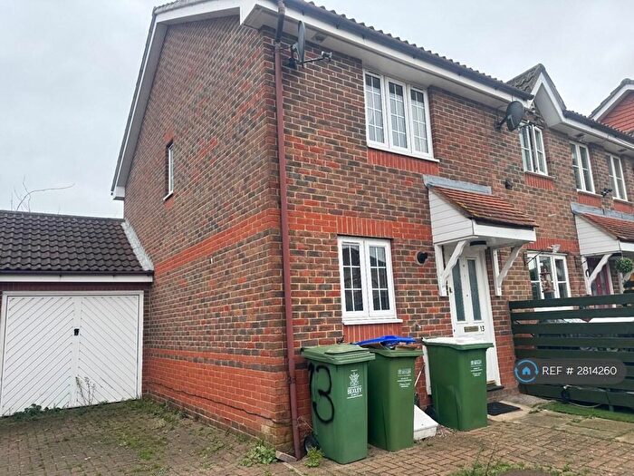 2 Bedroom Semi Detached House To Rent In Troon Close, Thamesmead, SE28