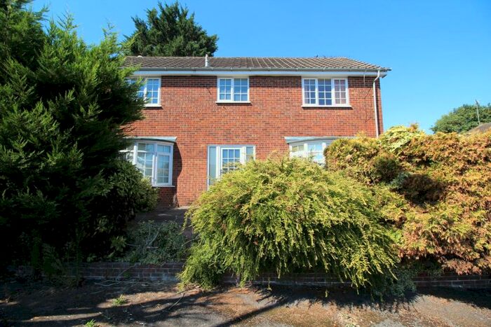 4 Bedroom Detached House To Rent In Berkeley Avenue, Reading, RG1