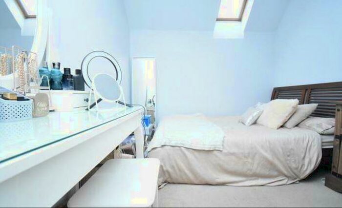 2 Bedroom Flat For Sale In Newbury, Berkshire, RG14