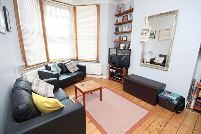 1 Bedroom Flat To Rent In Wightman Road, London, N8