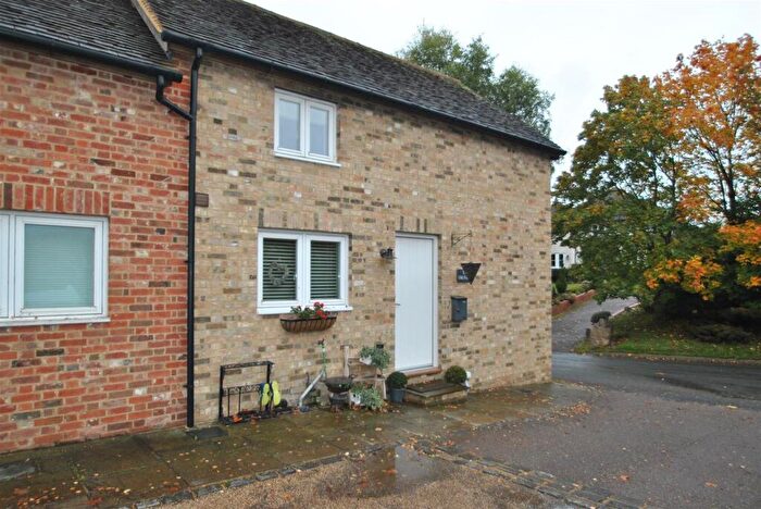 2 Bedroom End Of Terrace House To Rent In Cromer, Stevenage, Hertfordshire, SG2