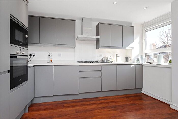 2 Bedroom Apartment To Rent In City View House, Bethnal Green Road, London, E2