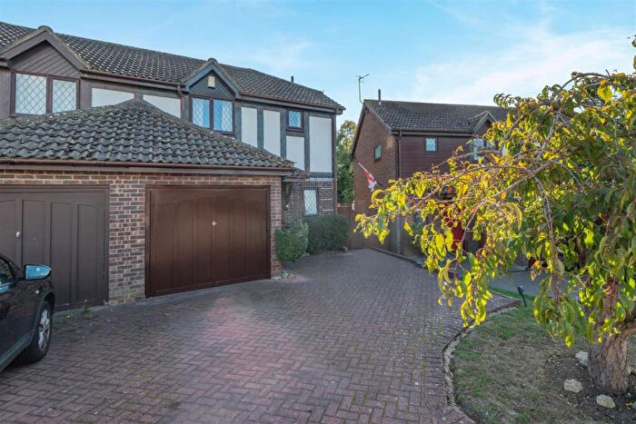 3 Bedroom Semi-Detached House For Sale In Gleneagles Drive, Maidstone, ME15