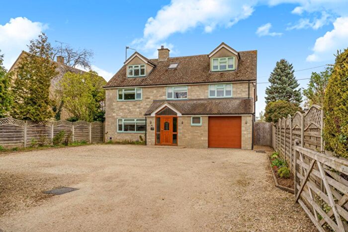 6 Bedroom Detached House For Sale In The Close, Abingdon Road, Standlake, OX29