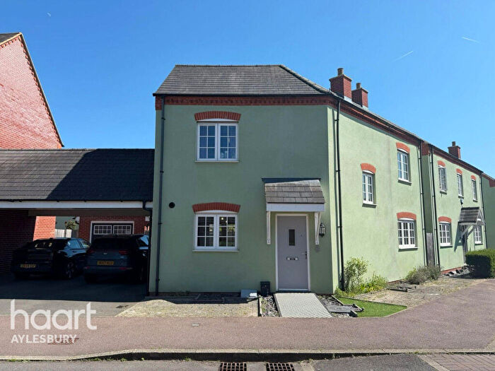 3 Bedroom Detached House For Sale In Siddington Drive, Aylesbury, HP18