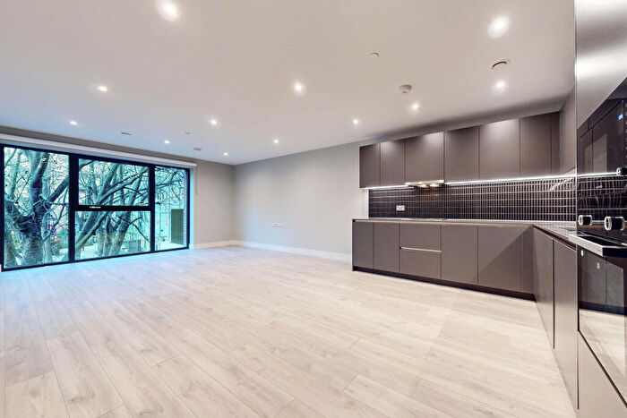 3 Bedroom Apartment To Rent In Parkside, SE17