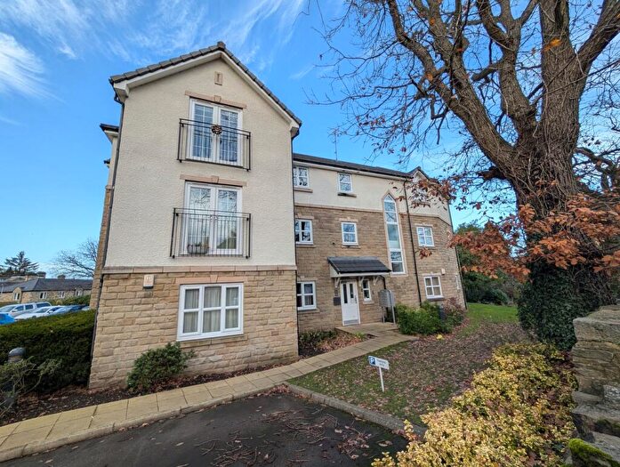 2 Bedroom Apartment For Sale In Nab Lane, Shipley, BD18