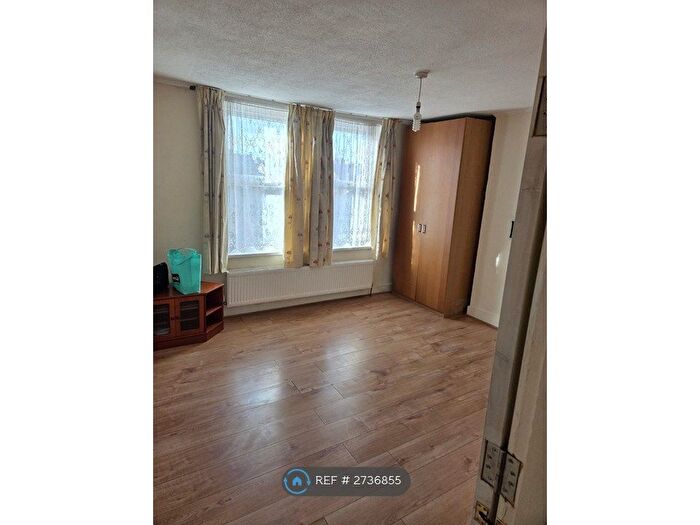 3 Bedroom Maisonette To Rent In Eastcote Road, Harrow, HA2
