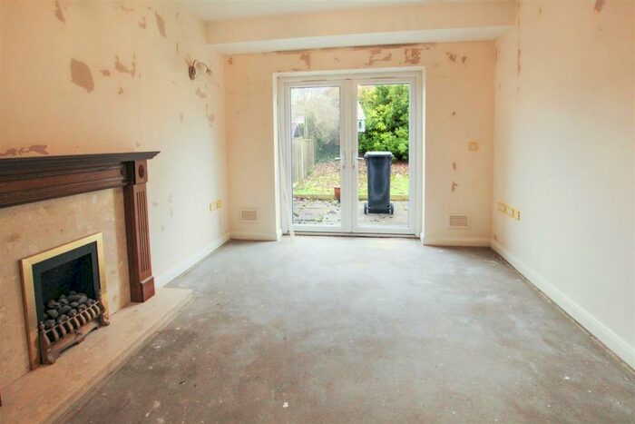2 Bedroom Semi-Detached Bungalow For Sale In Hart Drive, Measham, Swadlincote, DE12
