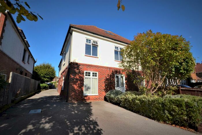 2 Bedroom Flat To Rent In Pavilion Road, Worthing, BN14