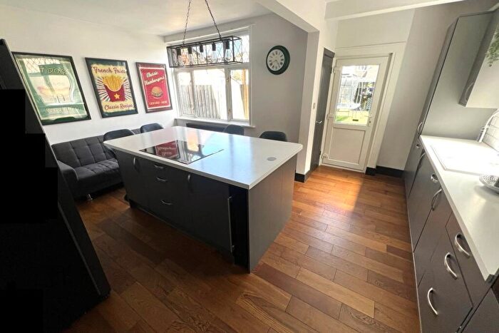 3 Bedroom End Of Terrace House For Sale In Chatsworth Avenue, Cosham, Portsmouth, Hampshire, PO6