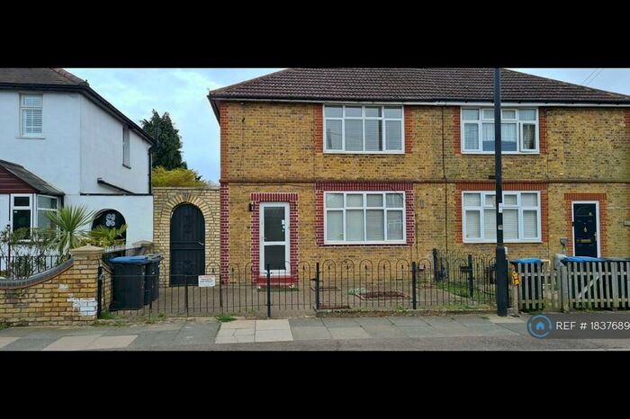 3 Bedroom Semi-Detached House To Rent In Northern Avenue, London, N9