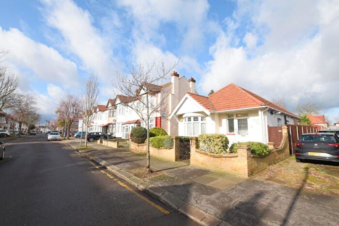2 Bedroom Detached Bungalow To Rent In Newbury Road, Ilford, IG2