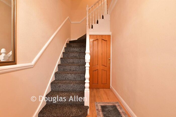 1 Bedroom Flat For Sale In Grange Road, Ilford, Essex, IG1