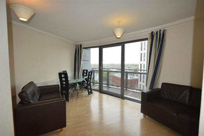 2 Bedroom Flat To Rent In North Acton, (Bed Bath), W3