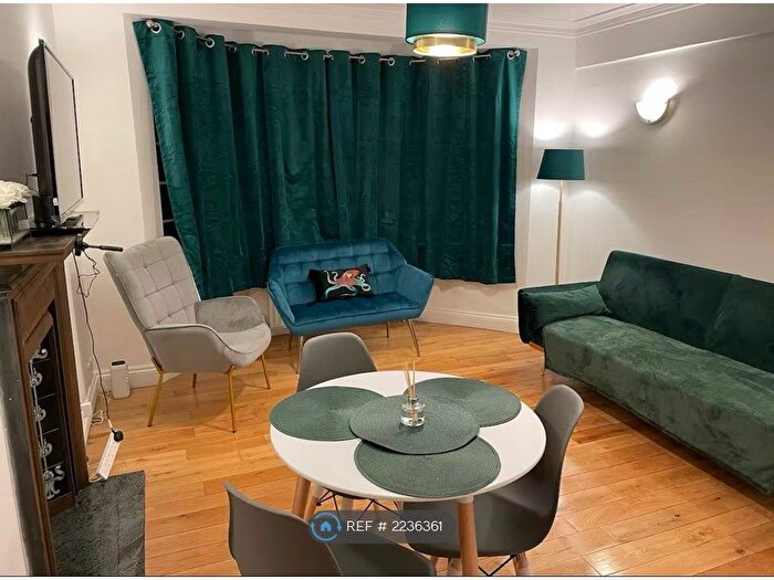 2 Bedroom Flat To Rent In Longfield House, London, W5